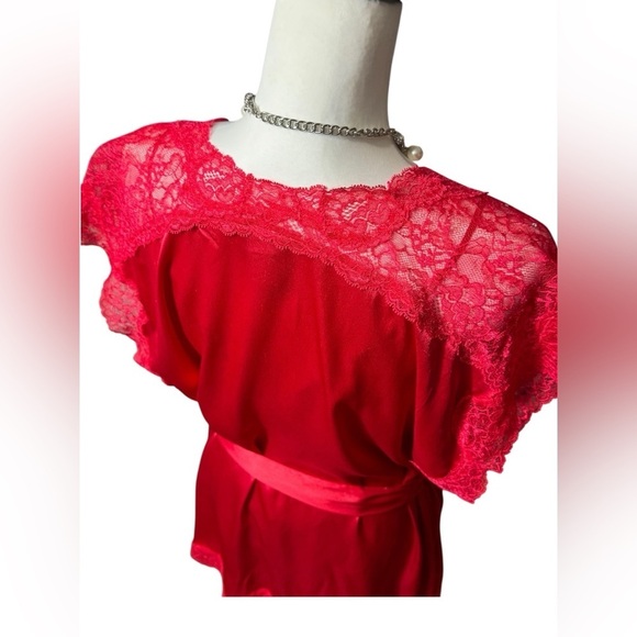 Victoria’s Secret Red Satin Rhinestoned Lace Chemise with Matching Robe M Medium - Picture 10 of 16
